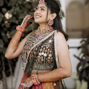 Bébé fleur bijoux mariée Haldi douche ensemble femmes Mehandi Designer rose Mehendi cérémonie Floral Gotta Patti Showerparty mariage - Product Image 1