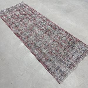 พรมตุรกีขนาด 2.8x7.9 ฟุต ลายดอกไม้สีแดง พรมวินเทจทำจากขนสัตว์ - Product Image 3