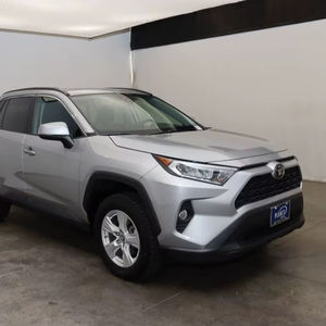 2019 pour Toyota R-AV4 XLE Sièges en cuir intérieur foncé R19 Taille du pneu Direction gauche - Product Image 1