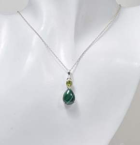 Collar con Colgante de Peridoto y Malaquita, Plata de Ley 925, Joyería de Piedras Preciosas Hecha a Mano, Regalo Elegante para Mujer - Product Image 2