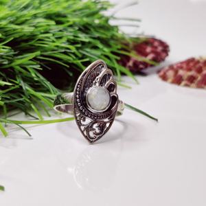 Bague en argent sterling sertie de pierre de lune bleue, style bohème, meilleur cadeau pour elle, mariages, fêtes, anniversaires - Product Image 1