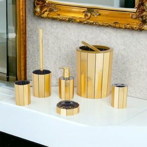 Ensemble de salle de bain minimaliste en métal pour un style de salle de bain propre, créant une zone de lavabo propre et organisée - Product Image 5