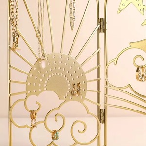 Exquisito soporte de joyería de oro para pendientes, collares, anillos, organizador de exhibición de lujo para tocador y uso en escaparate de la India - Product Image 2