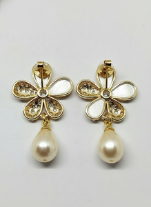 Boucles d'oreilles Jhumka traditionnelles indiennes plaquées or avec perles d'eau douce naturelles, qualité d'exportation premium - Product Image 5