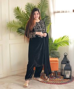 Para cada mujer: Salwar Kameez pakistaní para mujer: explora una colección diversa adaptada al estilo de cada mujer - Product Image 1