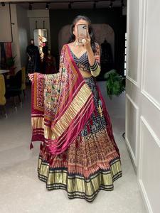 นี่คือ lehenga Silk gajji lehenga ที่มีชีวิตชีวาที่สุดในสีต่างๆที่เราเคยคิดขึ้นมาซึ่งจะทำให้คุณสามารถใช้งานได้ - Product Image 2