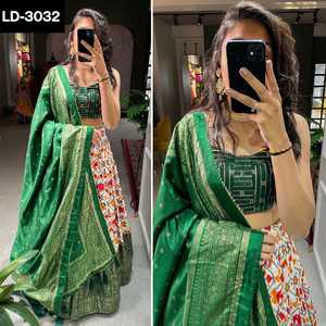 Vêtements ethniques indiens Dola Silk Patola Print avec Foil Work Lehenga Choli avec toile et boîte de conserve attachée à Lehnega avec Dupatta - Product Image 2