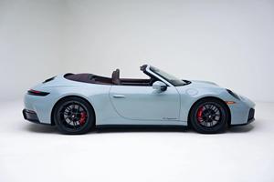 Porsche 911 Carrera 4 GTS Cabriolet 2025 con motor T-Hybrid, 532 hp y 449 lb-ft de torque - Product Image 4