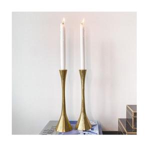 Porte-bougie géométrique contemporain en métal, parfait pour la décoration intérieure moderne, l'éclairage d'ambiance de table ou l'affichage décoratif - Product Image 1