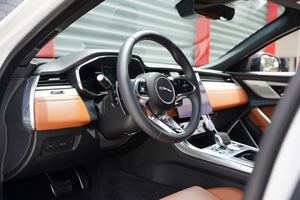 คุ้มค่า! รถยนต์ซีดานมือสอง ปี 2024 รุ่น X-F P300 R-Dynamic SE AWD เครื่องยนต์ 2 ลิตร I4 เกียร์อัตโนมัติ 8 สปีด เบาะหนัง - Product Image 3