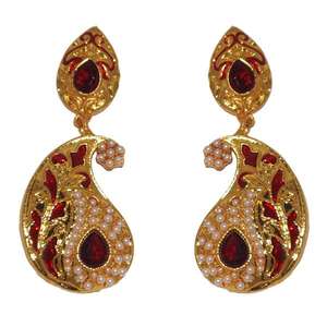 Boucles d'oreilles pendantes plaquées or Kriaa Maroon Pearl Meenakari - Product Image 1