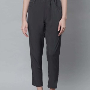 Pantalon de survêtement élégant et confortable pour femme avec taille et poches élastiques, idéal pour la course, le yoga et le fitness, - Product Image 6