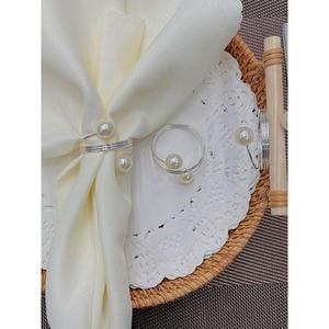 Servilleteros de acero inoxidable con artesanía refinada e ideales para ocasiones formales como bodas o reuniones navideñas - Product Image 4