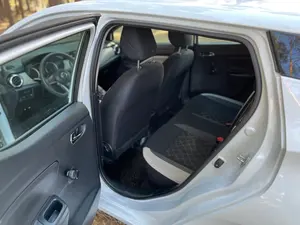 2017 Nissan Maxima Automático Gasolina Hatchback con Asientos Oscuros y Neumáticos R18 - Product Image 3