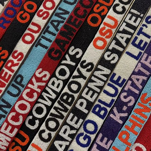 กระเป๋าถือผู้หญิงดีไซน์เนอร์รุ่นใหม่ล่าสุด สายสะพายประดับลูกปัด กระเป๋าสะพายข้าง ปรับได้ สีแดง สีน้ำเงิน  งานแฮนด์เมด  นิกเกิล คุณภาพสูง 100% - Product Image 1