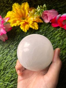 หินทรงกลมทำด้วยมือหินออร่าแร่เลื่อนลอยสีขาวแบบอภิปรัชญาธรรมชาติ - Product Image 3