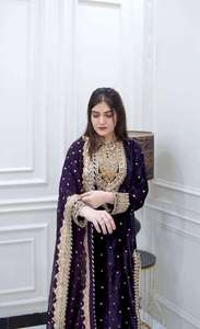 Ensemble Kurti Dupatta en tissu velours à manches longues, très demandé, pour personnalisation, commandes en gros bienvenues, approvisionnement mondial pour les tenues de soirée - Product Image 3