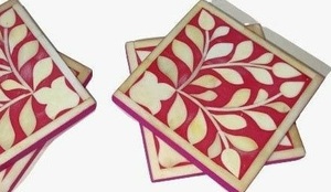 Posavasos con incrustaciones de hueso de forma cuadrada con patrón floral para tazas y vasos, accesorios únicos de barra para el hogar de nogal de Apen Align - Product Image 3