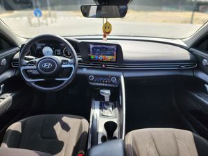 Usato 2023 HY UNDAI ELANTRA STANDARD berlina 5 posti 4 cilindri benzina 10 marce cambio automatico AWD - Product Image 2