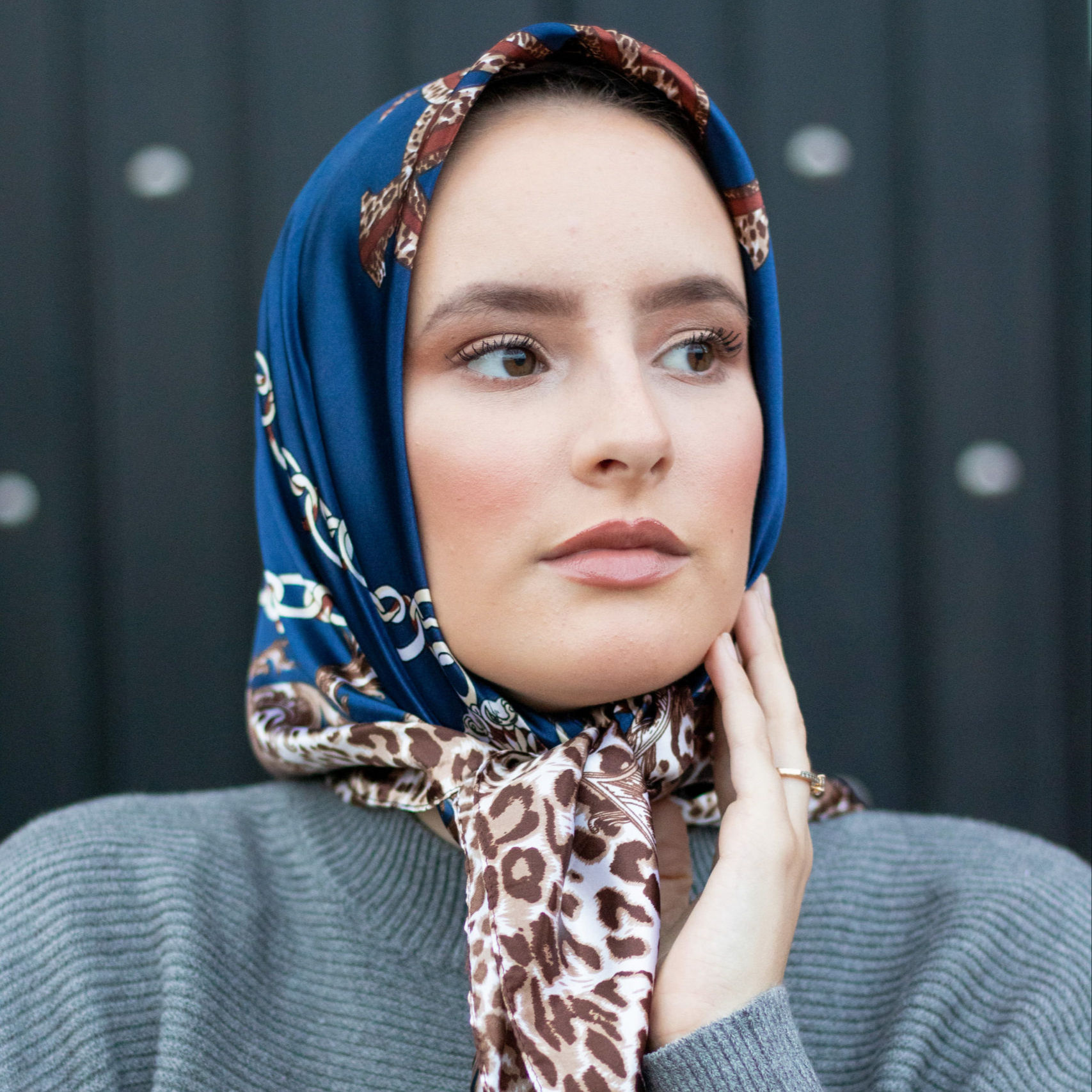 écharpe Porter Un CarrÃ© De Soie Foulard Carré En Soie Femme