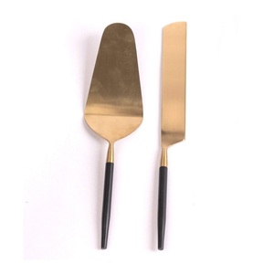 Serveur à gâteau en acier inoxydable doré design, élégant ensemble de spatule et de couteau à dessert en métal pour la vaisselle moderne et la décoration de la maison - Product Image 2