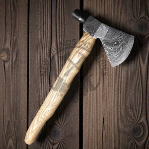 Hacha Tomahawk de Acero de Damasco Hecha a Mano para Camping con Mango de Madera de Fresno y Funda, Hacha de Batalla Forjada de Alta Calidad para Uso en Exteriores - Product Image 5