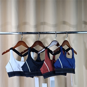 Ensembles 2 Pièces de Leggings Sans Couture Côtelés de Haute Qualité pour Femmes, avec Logo Frontal de la Marque, Idéaux pour le Yoga et le Pilates – Vente en Gros - Product Image 4
