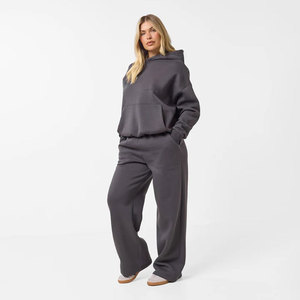 Conjunto de chándal holgado de lujo para mujer, sudadera de manga larga de lana de mezcla de algodón y joggers para el hogar o el estilo callejero - Product Image 1