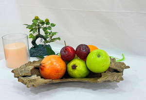 Plateau à fruits en métal martelé ton laiton vintage avec plateau de table décoratif plateau de service plat fabriqué à la main - Product Image 3