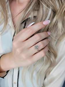 แหวนเพชรเพาะเลี้ยงทรงรี 3 เม็ด ทองคำแท้ 14K สำหรับคู่รัก พร้อมใบรับรอง IGI - Product Image 2