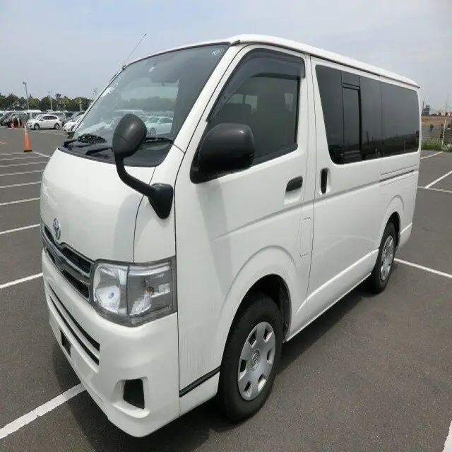 Very Clean 2013 Toyotaa Hiace Bus Flat roof Body type Van Wheels 15 Color White Car type Bus Gear Manual Transmission For Sale