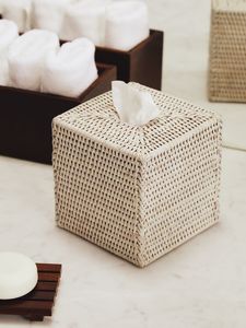 Elegante caja de pañuelos de ratán tejida, ideal para estilizar interiores mientras mantiene los pañuelos accesibles y organizados - Product Image 3