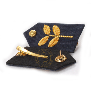 Écusson à col de chemise Gorget brodé OEM avec fil de fer blanc doré décoré de strass Clips en laiton Type de tissu feutre - Product Image 3