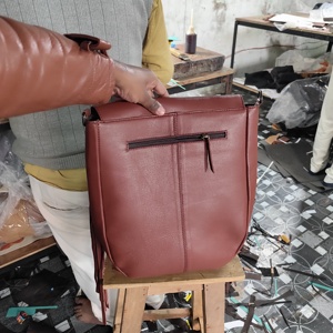 Nouvel arrivage 2025 Sac fourre-tout à bandoulière en cuir suédé de créateur bohème à motif floral outillé à la main de haute qualité en cuir de vachette imperméable - Product Image 3