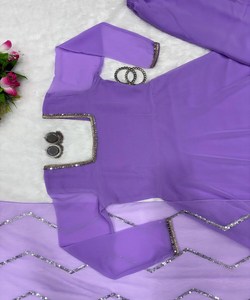 Vêtements de mariage de luxe Chinon Salwar Kameez avec motif à carreaux Regal et perle Detailing Wear Banarasi Co-ord Set avec élégant - Product Image 4