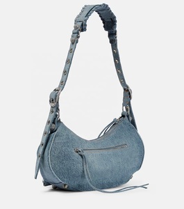 Nuevas Bolsas de Hombro Deportivas para Mujer, Bolsos de Mensajero Acolchados de Moda, Bolsos de Mano de PU Ecológicos con Capacidad de 30-40L - Product Image 3