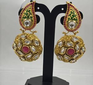 Pendientes Kundan Clásicos de la Mejor Calidad, Chapados en Oro, con Aspecto Tradicional, Colección para Bodas y Fiestas, para Mujeres y Niñas - Product Image 1