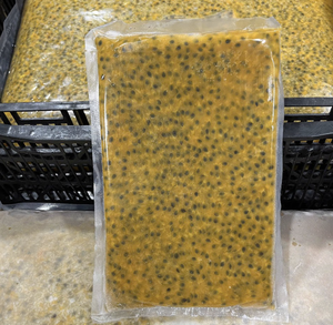 Purée de fruits de la passion surgelés du Vietnam de qualité supérieure Parfait pour les boissons Desserts Smoothies et pâtisserie Saveur tropicale naturelle - Product Image 1