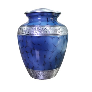 Urna Funeraria de Latón Macizo Estilo Europeo para Cenizas, Capacidad de 3 Pulgadas Cúbicas, Medidas 25.4 x 16.5 x 16.5 Centímetros - Product Image 3