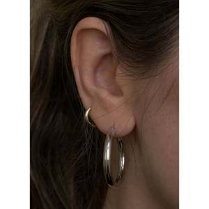 Classic Hoop <b>Earrings</b> Medium <b>Silver</b> 18K Gold Rhodium Gold Trendy Butterfly Pattern for Religious Gifts Featuring Pearls Diamonds - Product Image 4
