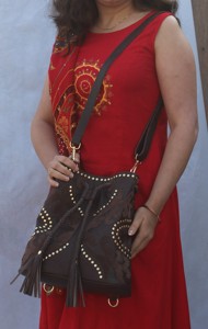 Sac à bandoulière en cuir avec cordon de serrage et appliques Sac à main en cuir marron Sac à bandoulière élégant de vente chaude Sac à bandoulière pour femmes - Product Image 4