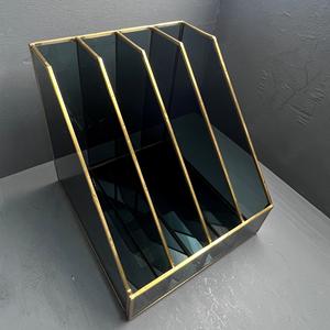 Organizador Moderno con Múltiples Compartimentos, Acabado en Vidrio Negro y Latón para Uso en Mesa - Product Image 5