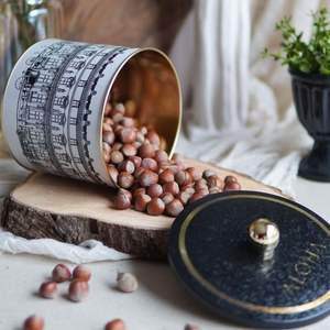 1.7L Vintage Cityscapes Ilustración Metal redondo Recipiente Perilla Mango 140x125mm Almacenamiento de alimentos y contenedor - Product Image 3