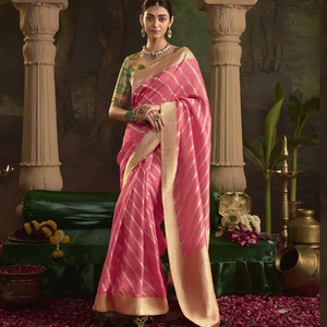 Pure Crêpe Dola Soie Avec Un Travail De Visualisation Lourd Et Des Tussles Sur Pallu Avec Designer Fantaisie Blouse Femmes Saree - Product Image 1