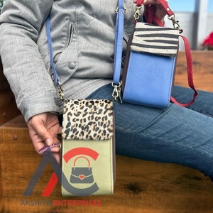 ใหม่จริงทําด้วยมือรีไซเคิลขนหนังหนังสลิงมือถือกระเป๋าหลายสีผู้หญิงสไตล์สัตว์พิมพ์ที่ไม่ซ้ํากันมือถือCrossbodyกระเป๋า - Product Image 1