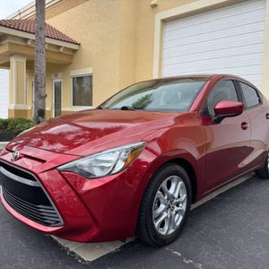 Yaris iA 2017 Rojo, Usado, Volante a la Izquierda - Product Image 1