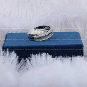 Bague unique Hip Hop de créateur personnalisée avec or blanc 10 carats et moissanite, diamants ronds brillants et taille baguette Vvs Clarity - Product Image 4