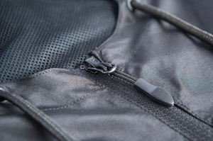 Chaqueta cortavientos reflectante con logotipo personalizado para hombre, impermeable, para deportes al aire libre, para senderismo, lluvia, larga, para la temporada de invierno, de grosor fino - Product Image 4