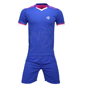 Uniforme de football le plus vendu de haute qualité léger fabriqué en uniforme de football en polyester pour adulte - Product Image 1