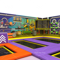 Équipement de parc de trampolines commercial avec fosse à mousse, trampoline de basketball, mur d'escalade et parcours d'obstacles pour centre sportif